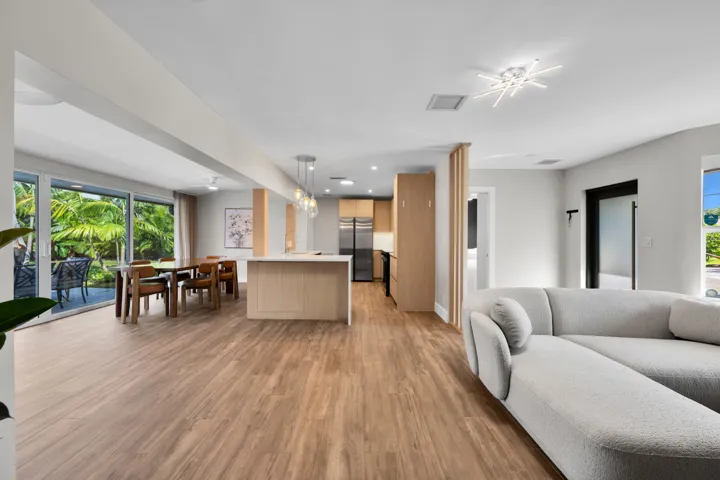 1011 SE 2nd Ave Pompano Beach 00023