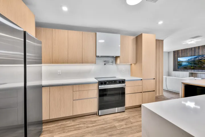 1011 SE 2nd Ave Pompano Beach 00009