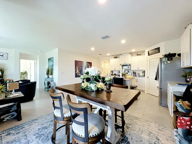 Dining to kitchen