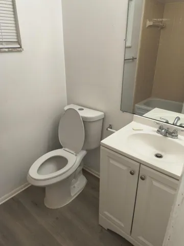 16573