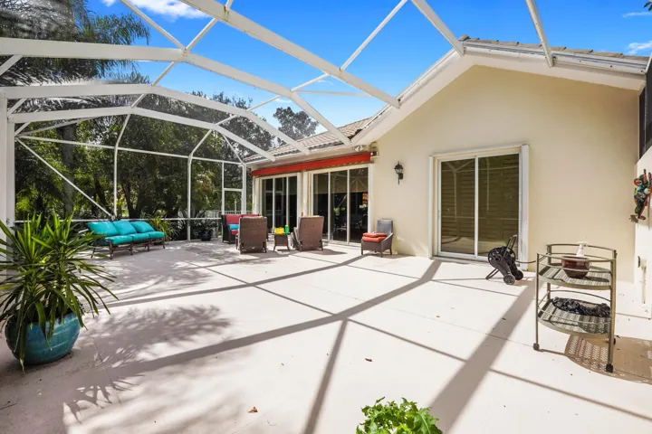 29 Patio 02