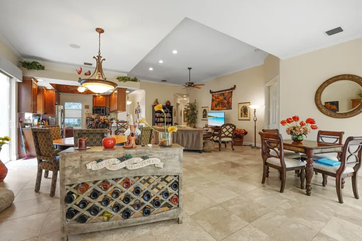 13 Dining room 02