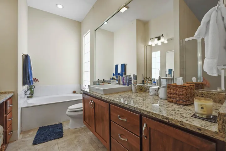 23 Bathroom 02
