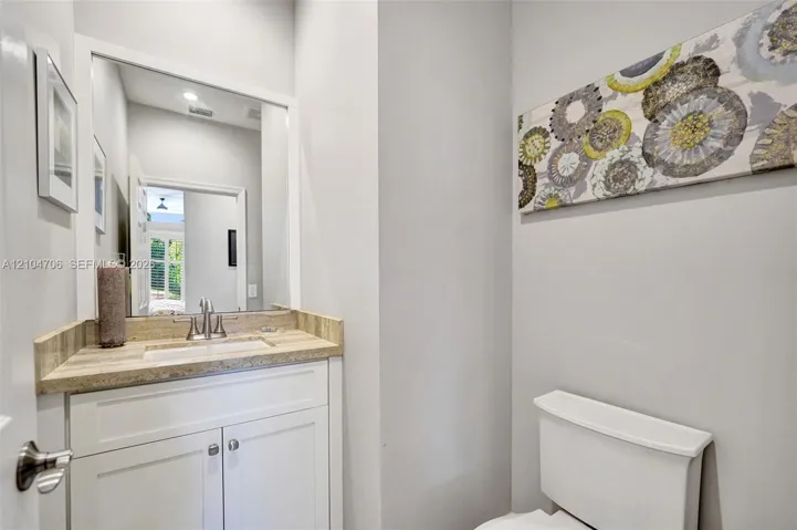 1/2 Bath
