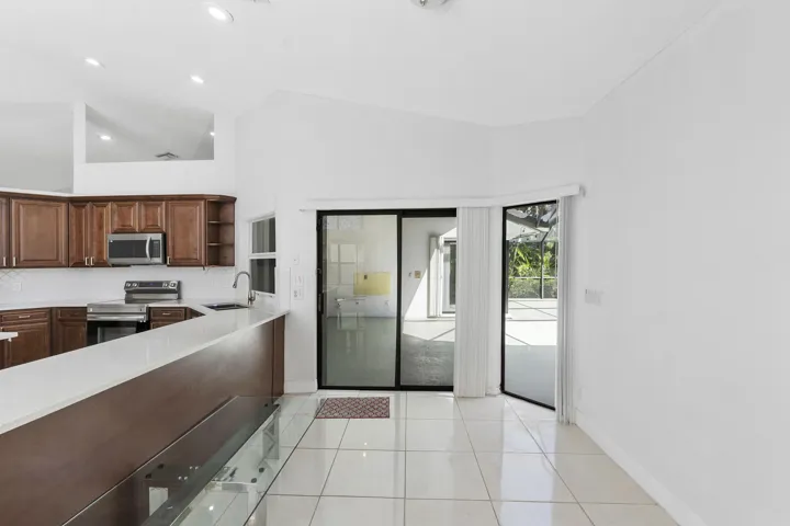 11932 nw 2nd st_049