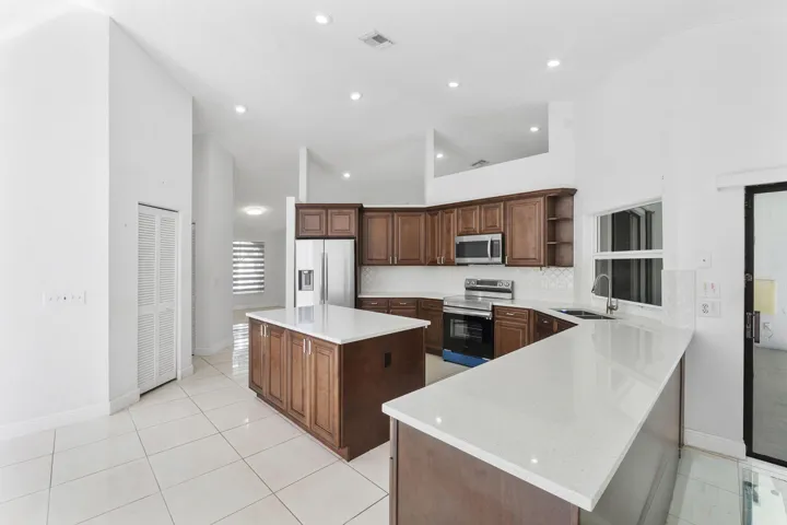 11932 nw 2nd st_048