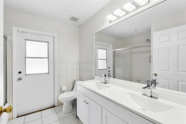 11932 nw 2nd st_050