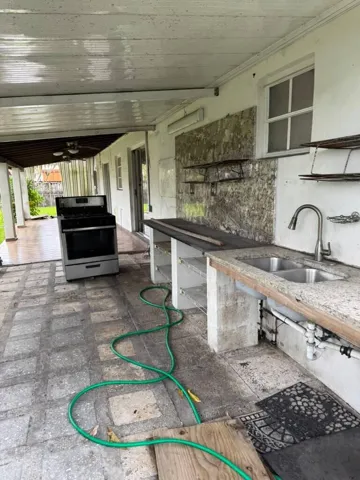 outdoor kitchen