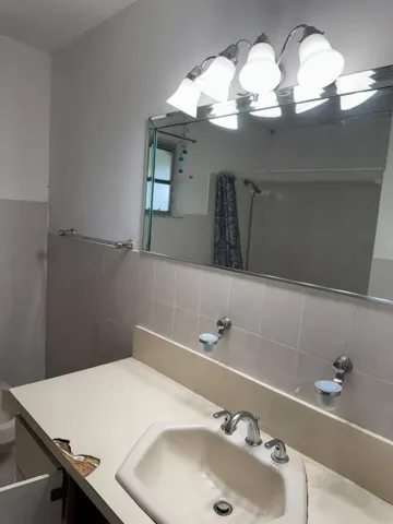 bathroom guest1