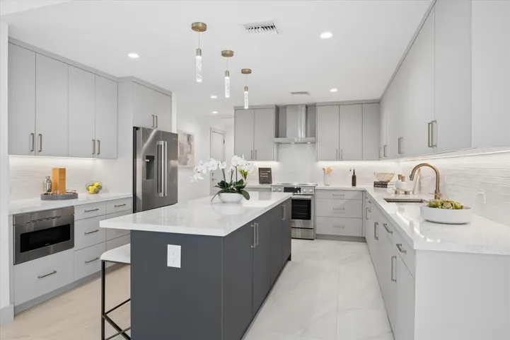 11-Bertanzetti-3111 NE 55th St-11