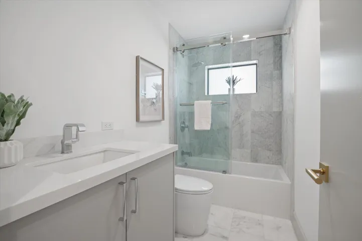 23-Bertanzetti-3111 NE 55th St-23