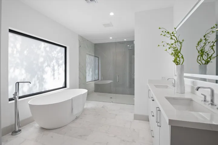 15-Bertanzetti-3111 NE 55th St-15
