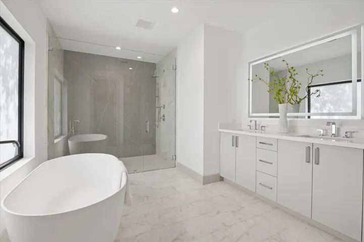 16-Bertanzetti-3111 NE 55th St-16