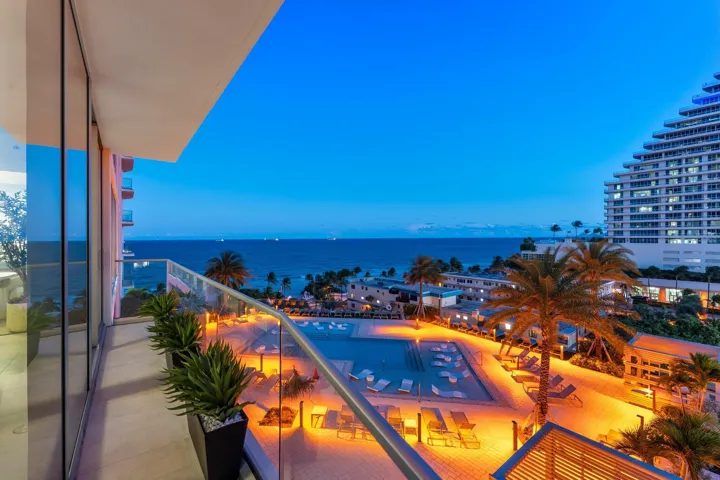 151 N Seabreeze Blvd Twilights_073