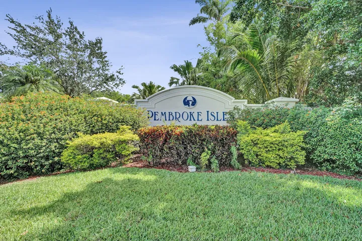 Pembroke Isles Entrance