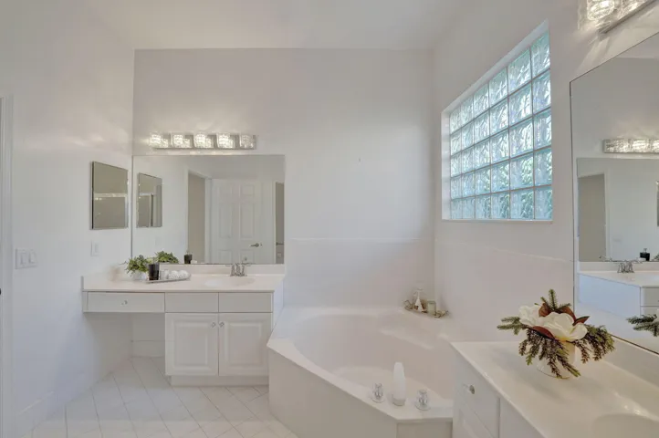 Spa-Inspired En-Suite Pimary Bath