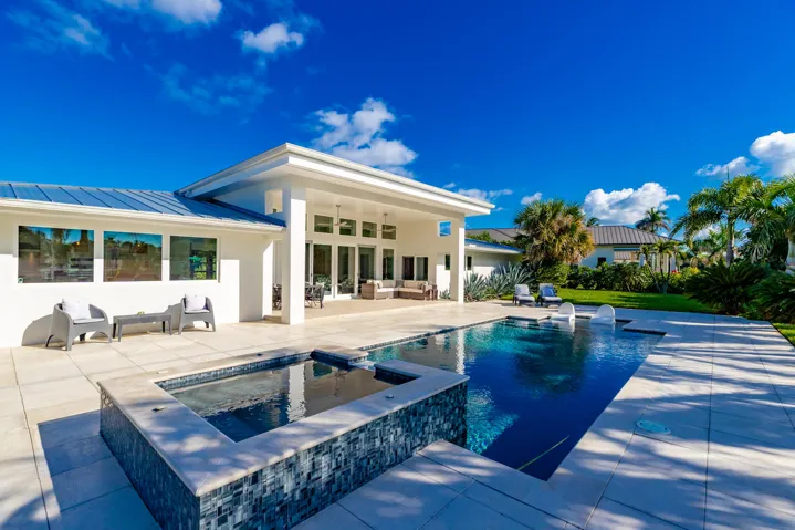 Pool & Spa