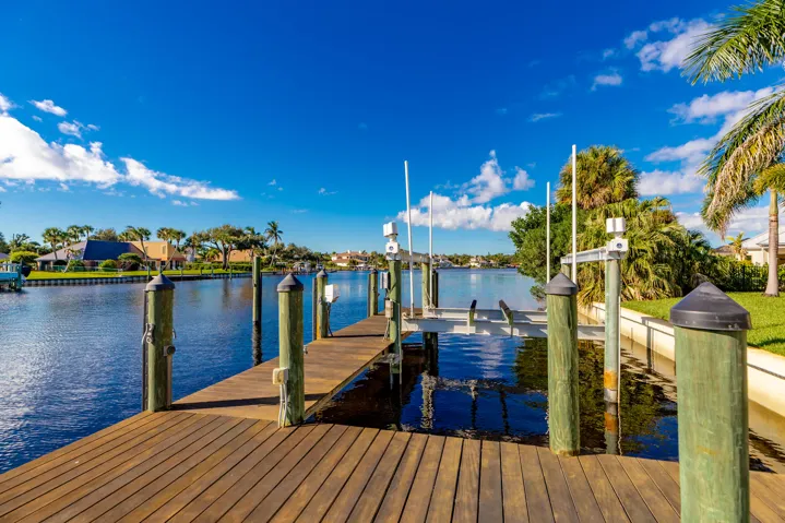 Dock & Lift