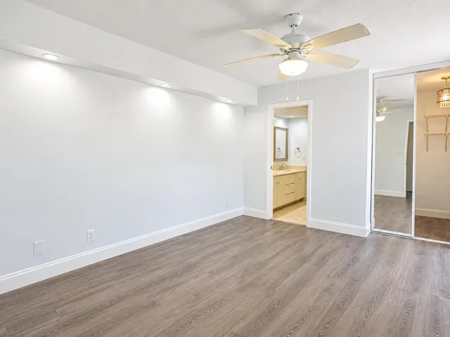 En-suite bath and walk in closet