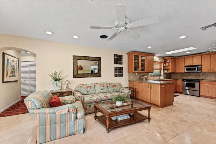 012-16821RoseAppleDrive