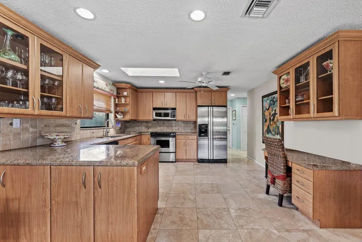 014-16821RoseAppleDrive