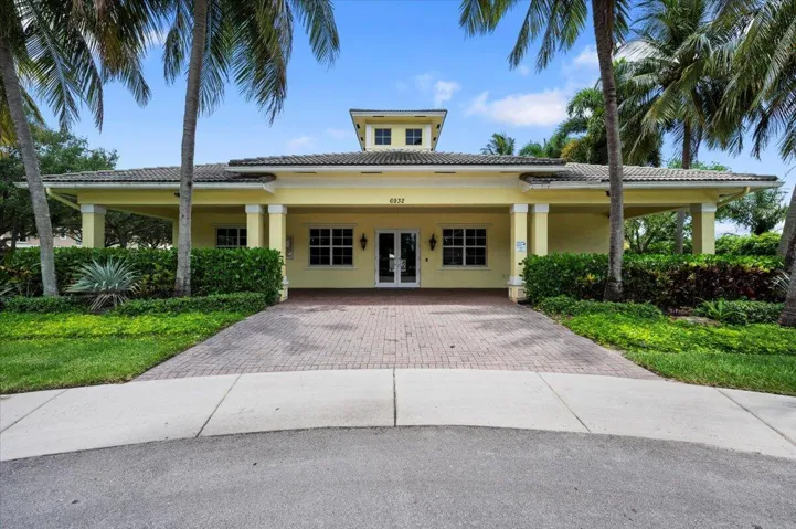 Lantern Key clubhouse surrounded by palm trees and beautifully maintained landscaping.