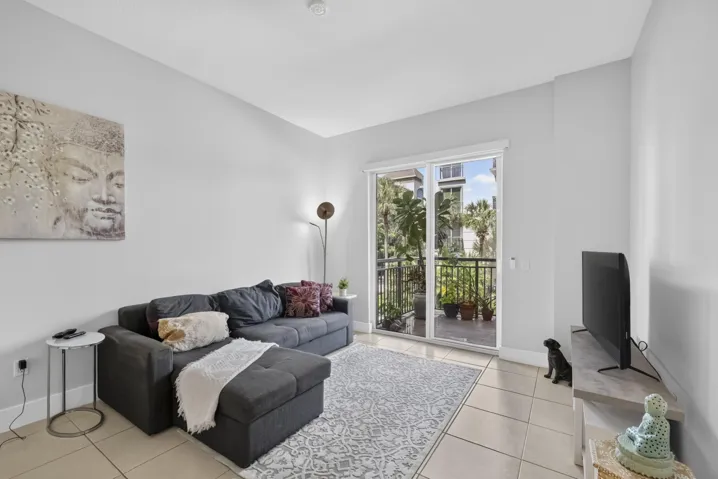 High ceiling and electric blinds, vantom screens for sliding doors