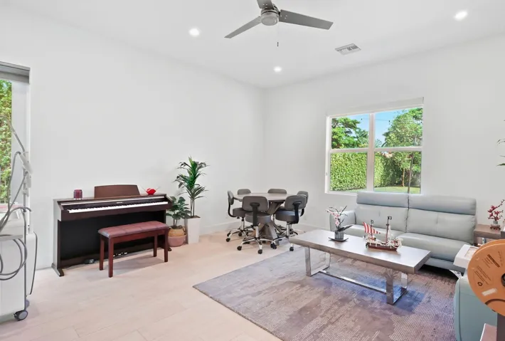 Bedroom 6/Office