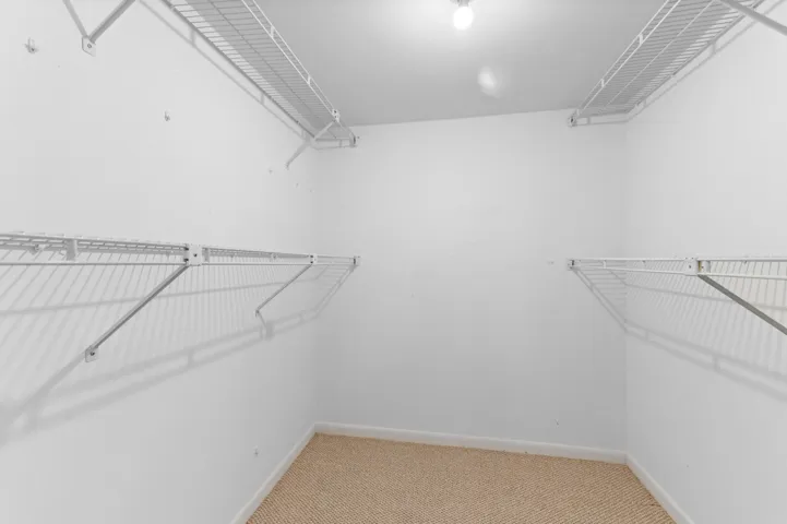 34 closet 01
