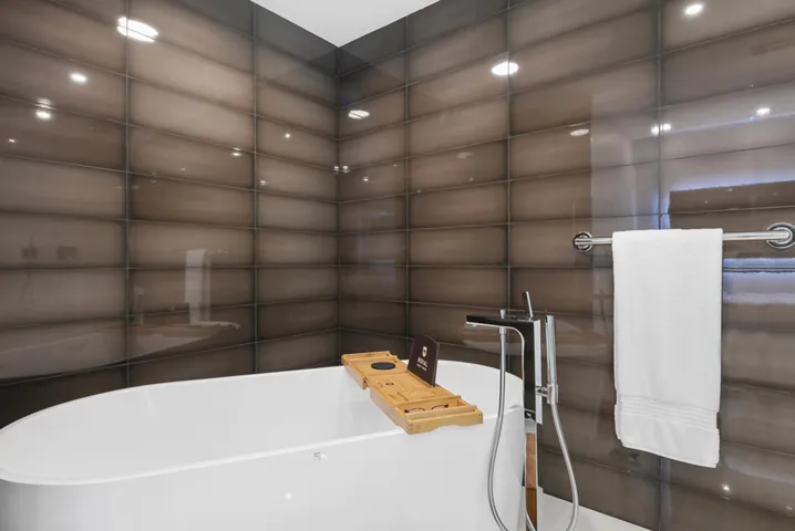 _0033_Aquablu-1503 MLS_0028_Master Bath