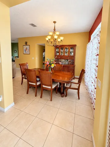 Dining1