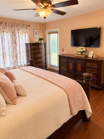 Master Bed2