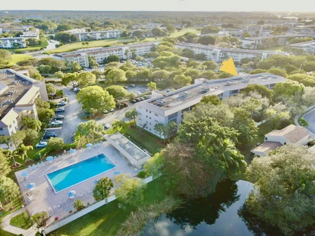 1901 BUILDING LOCATED RIGHT NEXT TO THE BERMUDA VILLAGE NEW POOL!
