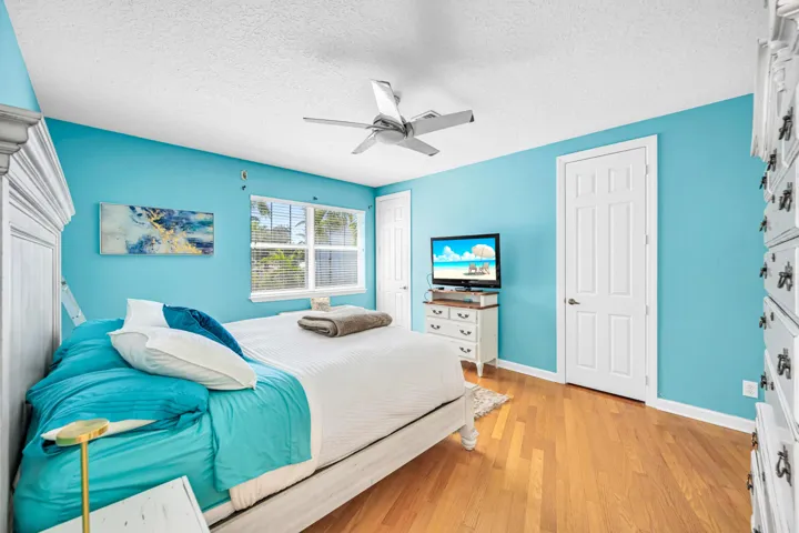 1627 E BROWARD BLVD-32