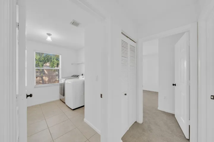 15 Foyer (2)