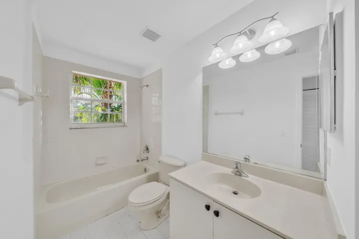 18 Guest Bathroom (2)