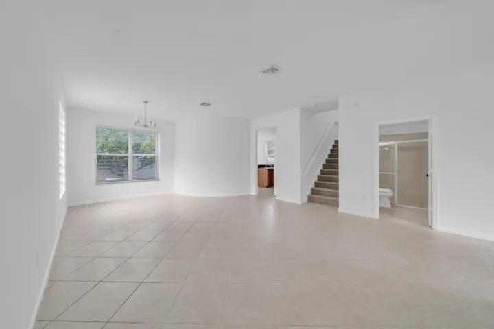 7 Living Area (2)
