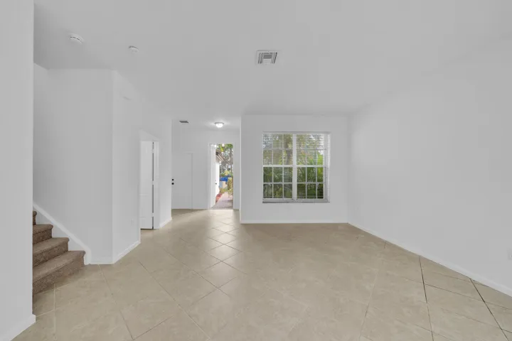 12 Living Area (2)
