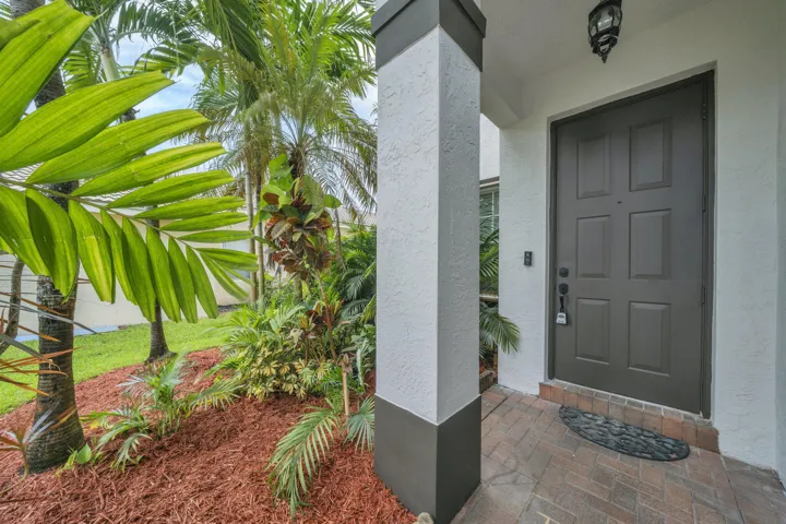 1 Exterior front (5)