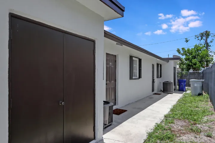 Exterior 3