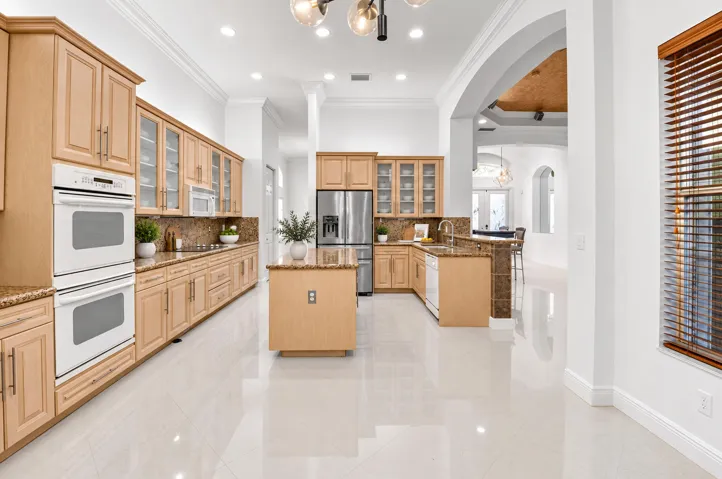 6940 Kitchen