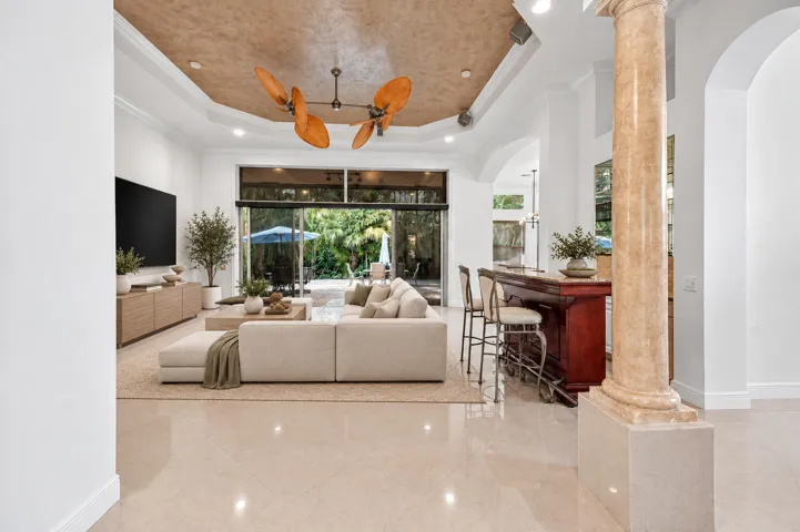 6940 Living Area