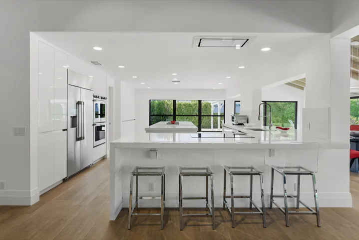 Gourmet kitchen