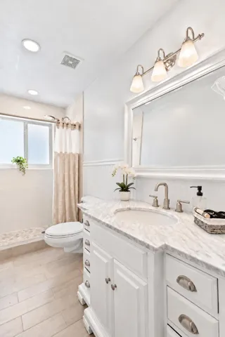 Serene Coastal Bathroom with Petite Plan