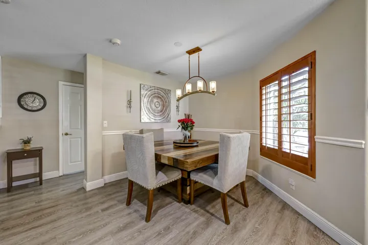 06-4867 Pinemore Lane-3