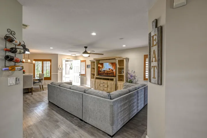 10-4867 Pinemore Lane-7