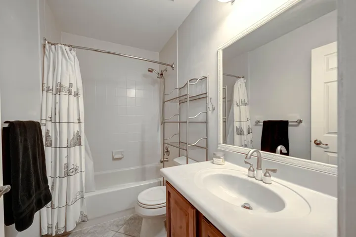 28-4867 Pinemore Lane-25