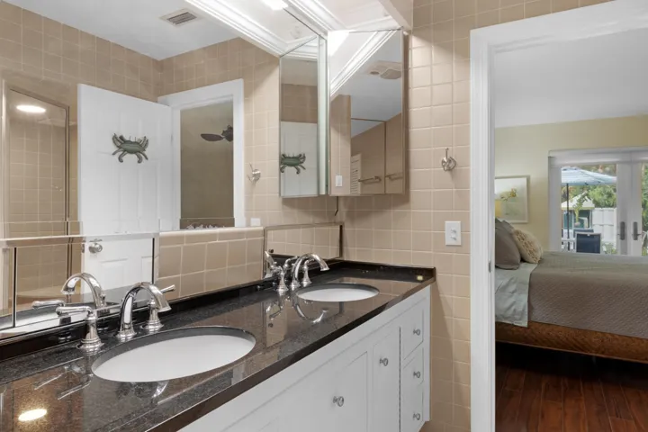 24_accutour_3240-lakeview-dr -024