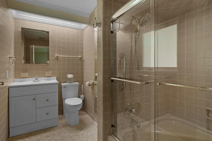 28_accutour_3240-lakeview-dr -028