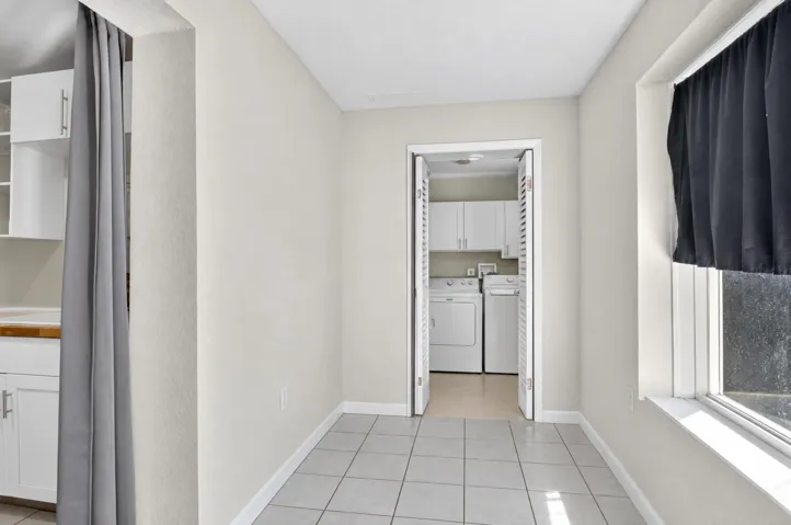 22-1340-Longwood-St-21